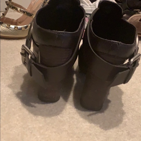 Vera Wang Lavender booties - Picture 5 of 7